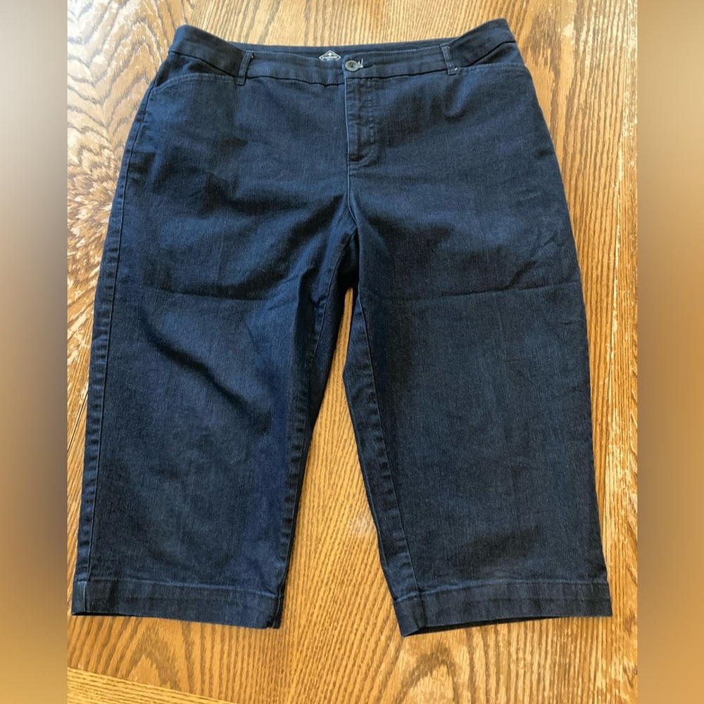 St Johns Bay Capri Jeans Womens 18W Dark Wash Stretch Denim GENTLY WORN